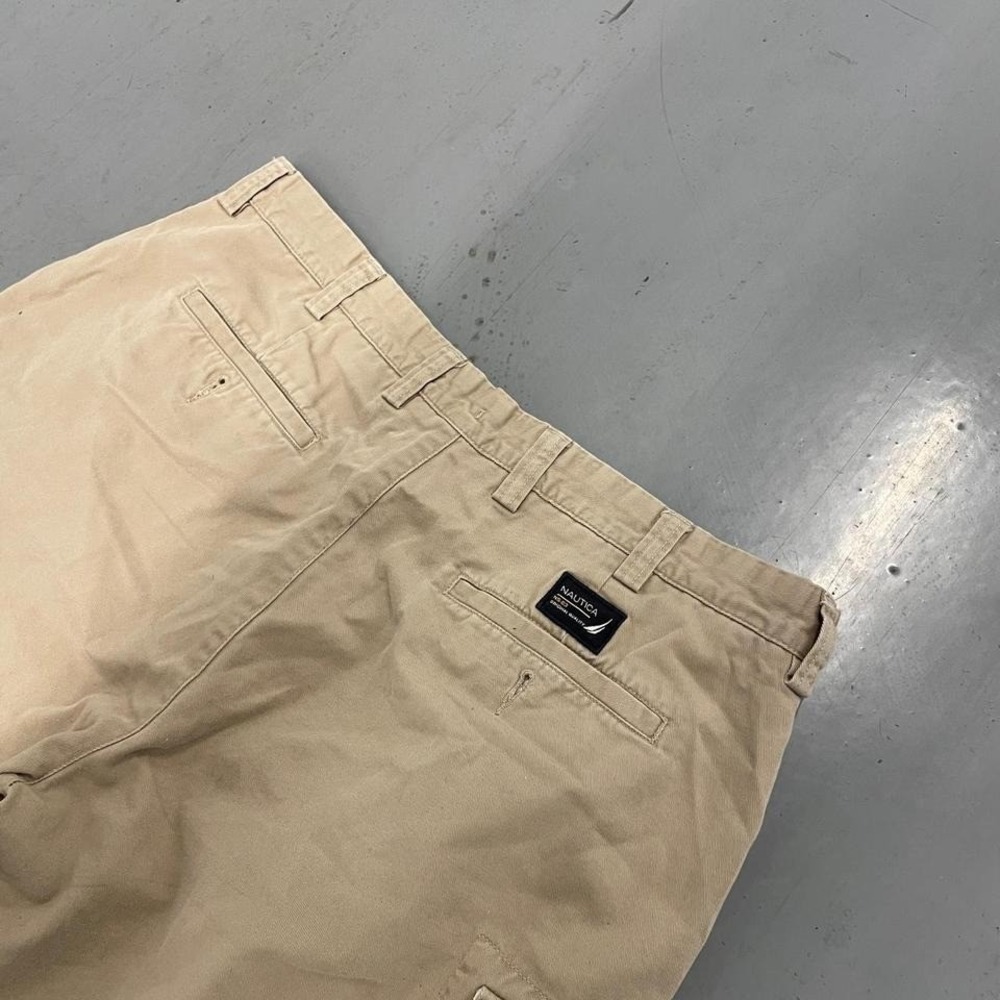 Y2K Khaki Nautica cargo shorts with sick Nautica tag on back pocket - Picture 3 of 8